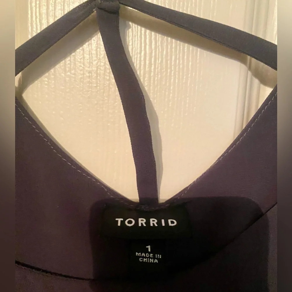 Torrid grey edgy sleeveless strappy chiffon cami size 1X - Picture 3 of 6